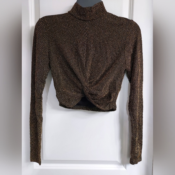 Forever 21 Tops - NWT Womens Forever 21 Black and Gold metallic Long Sleeve Knit Top